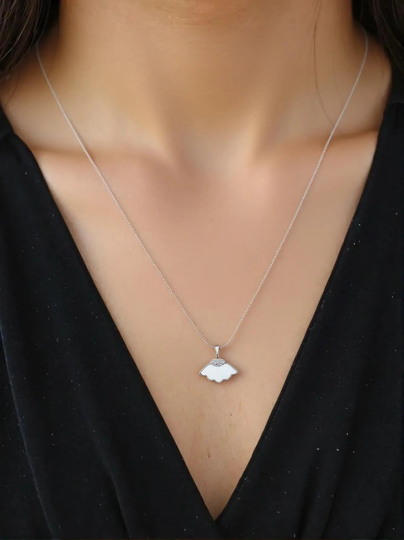 Elegant Fan Pendant Silver Necklace - 925 Silver
