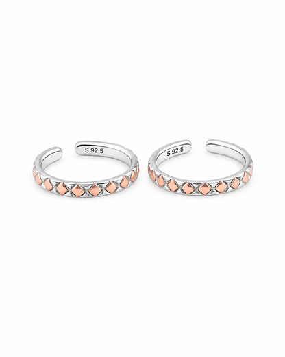 Élan Pyramid 925 Silver Toe Ring