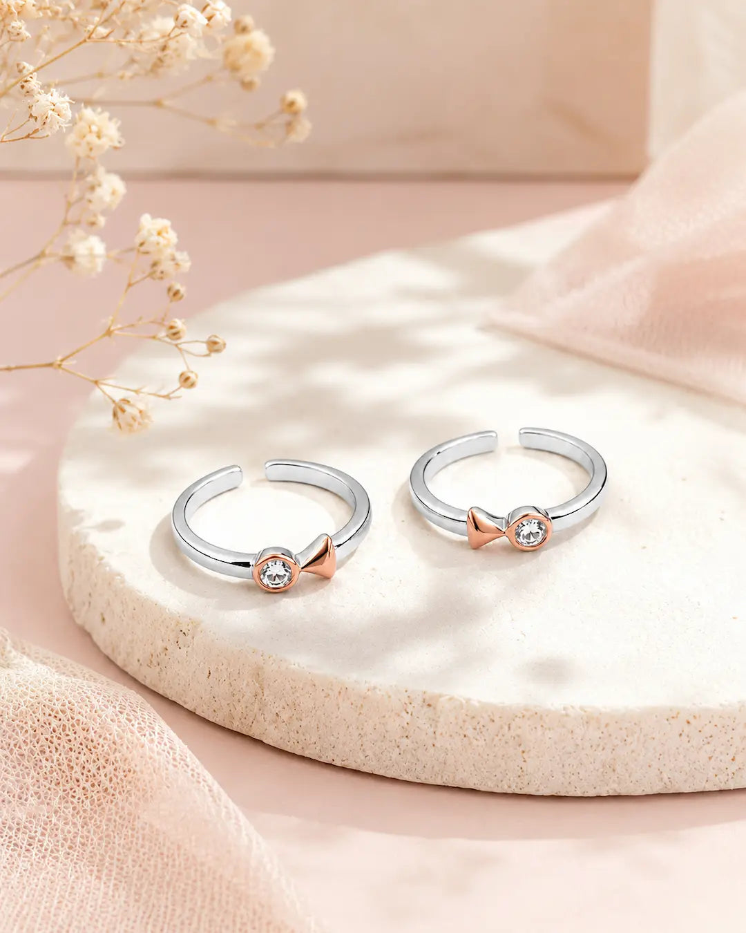 Élan Bow Silver Toe Ring