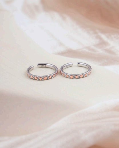 Élan Pyramid 925 Silver Toe Ring