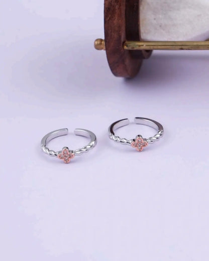 Roselle Twist Silver Toe Ring